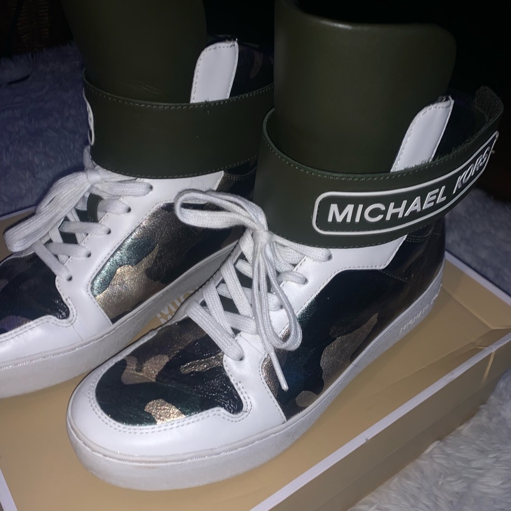 Micheal Khors camo print high top shoes